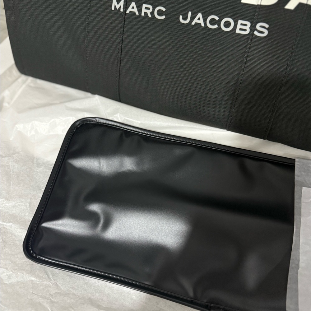 NWT Marc Jacobs The Doggy Bag - Picture 3 of 9